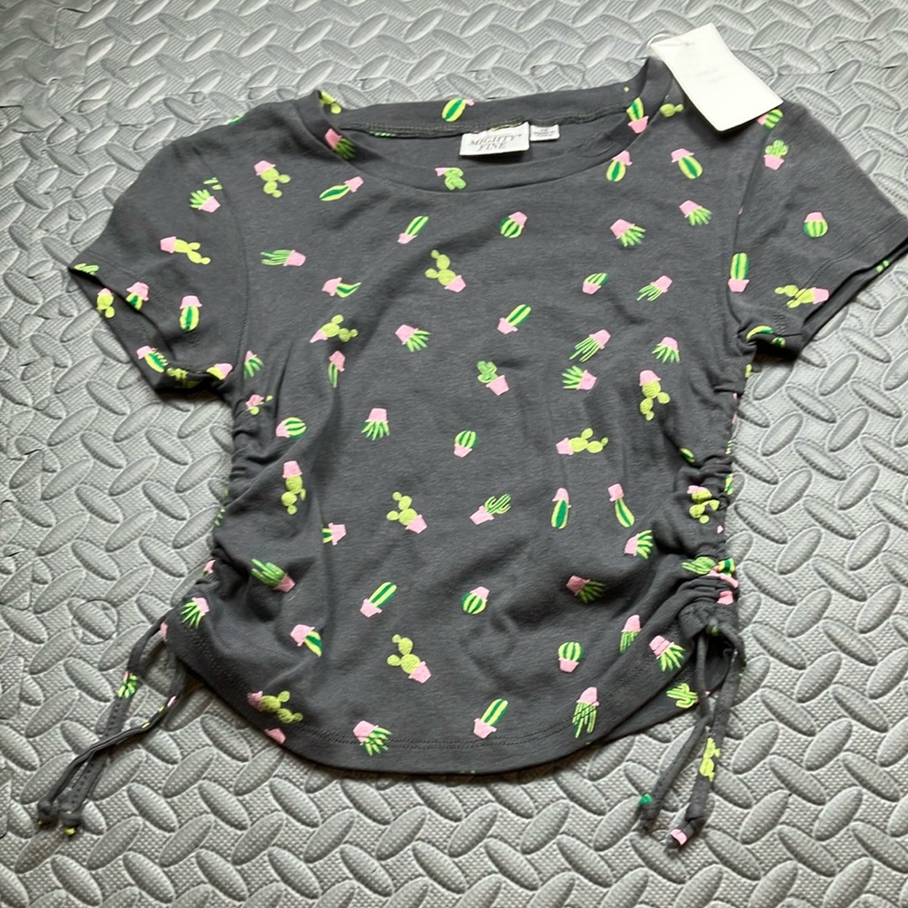 Mighty Fine Women's Black Tee with‎ Cactus Print Runched sides Size XS NWT